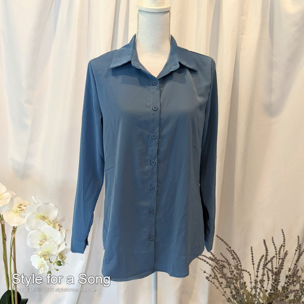 ZC&GF NWT Blue Button Down Blouse Small